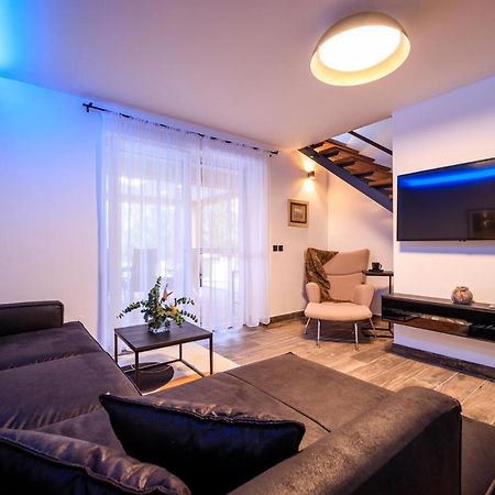Villa Aljmaš المظهر الخارجي الصورة