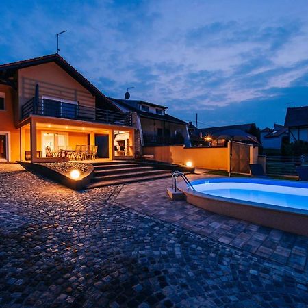 Villa Aljmaš المظهر الخارجي الصورة