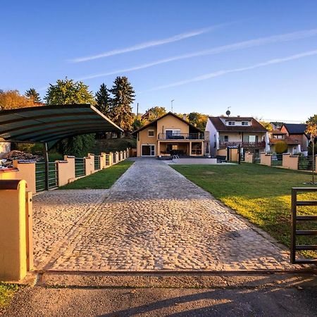 Villa Aljmaš المظهر الخارجي الصورة