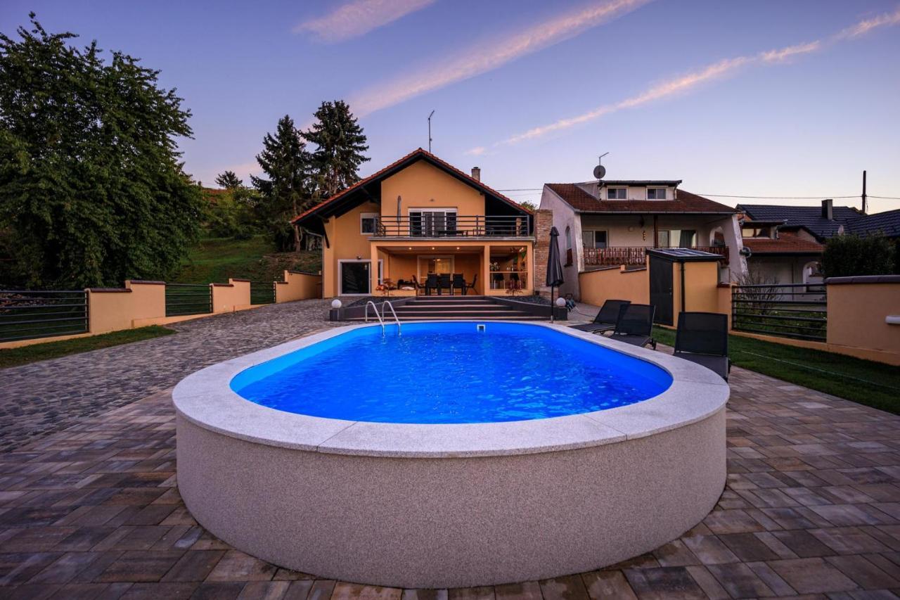 Villa Aljmaš المظهر الخارجي الصورة