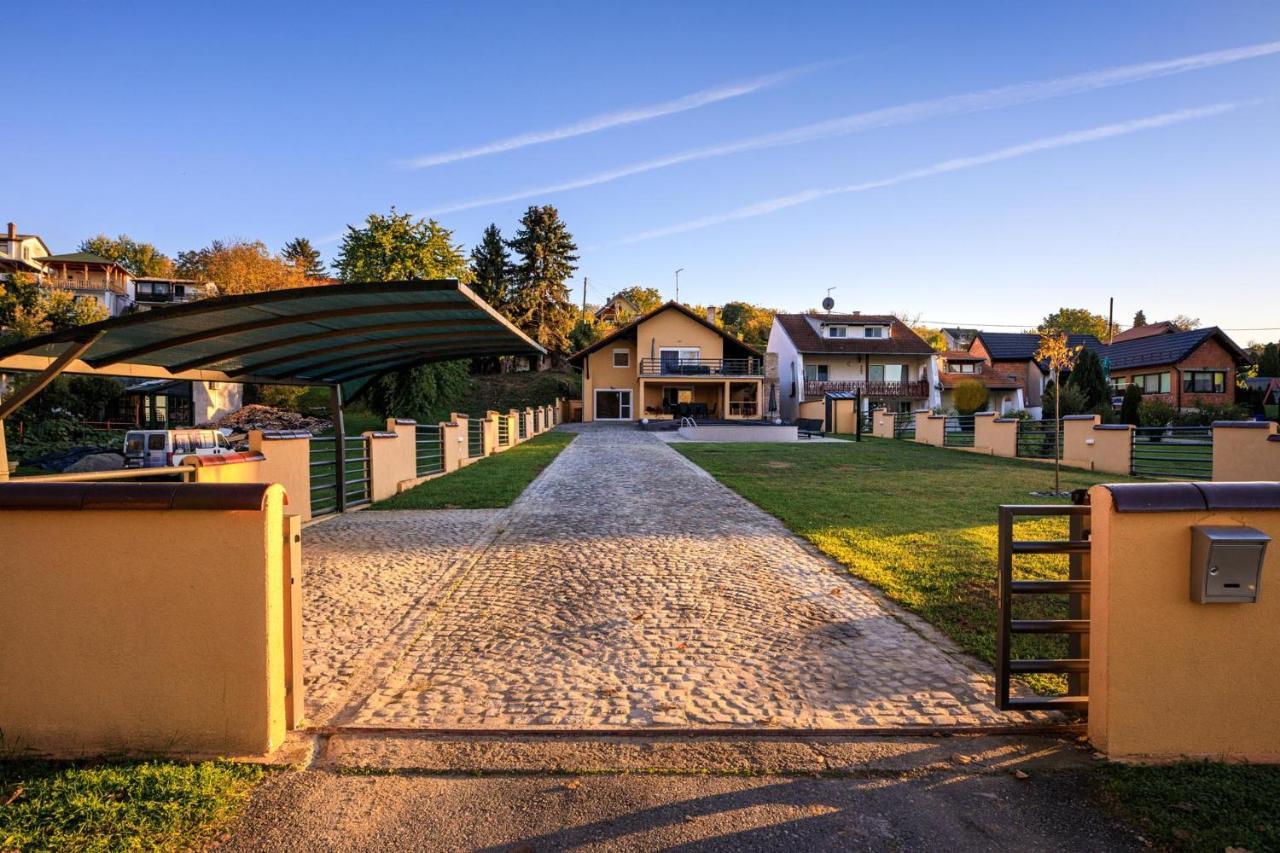 Villa Aljmaš المظهر الخارجي الصورة